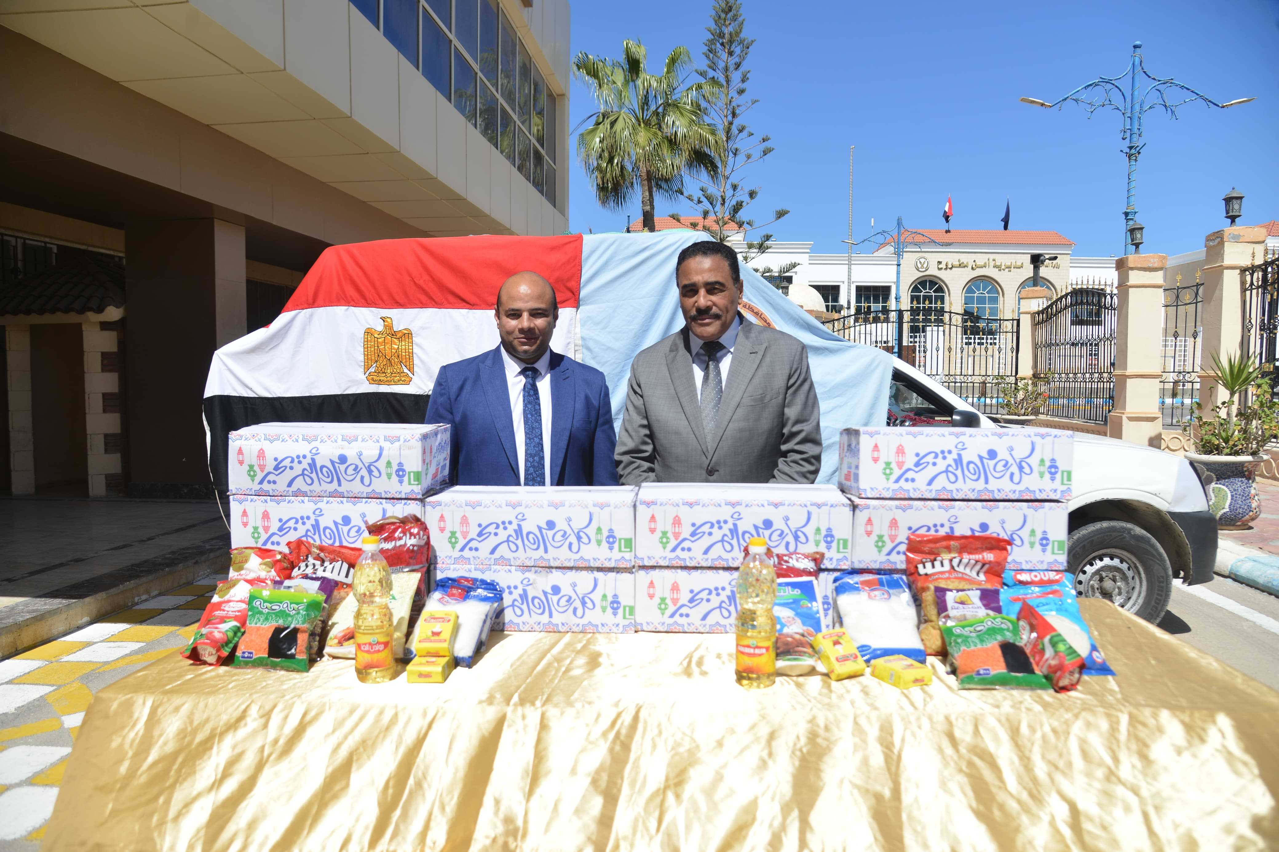 Governor of Matrouh Receives Food Aid from New Egypt